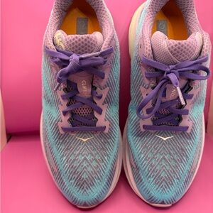 Women’s Hoka Clifton 9 Athletic Shows size 10B